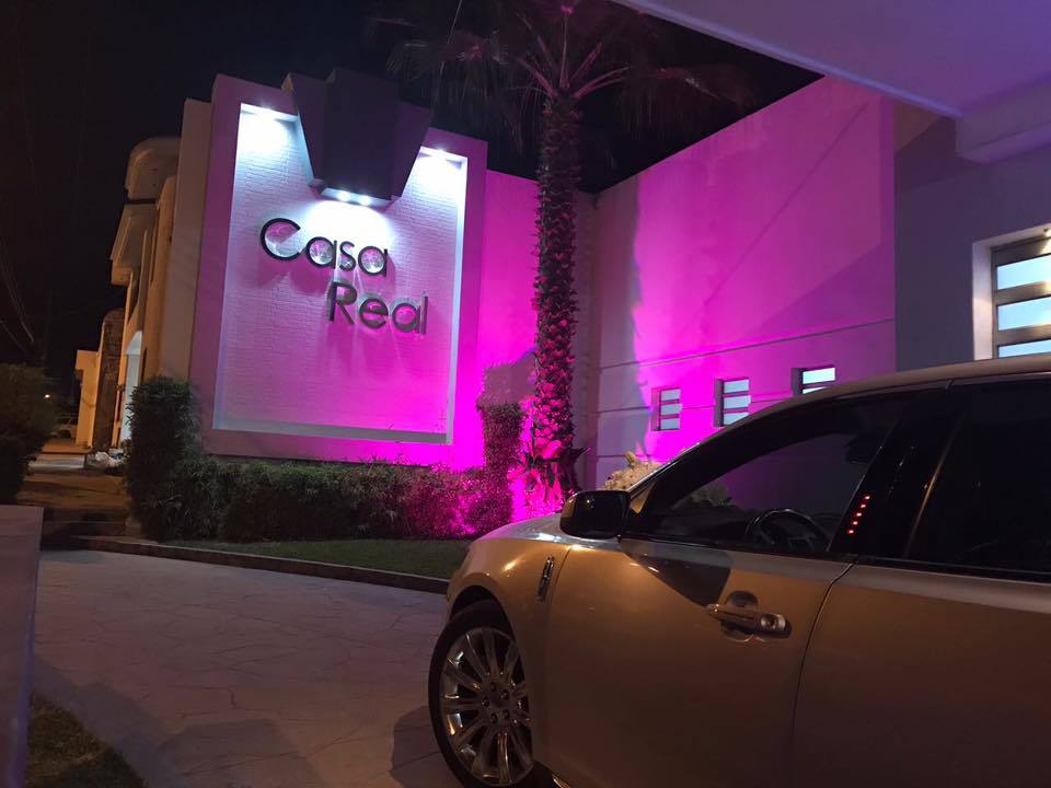 <span style="font-weight: bold;">casa real</span>